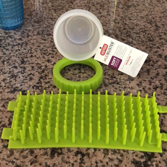 Dexas Mudbuster Petite Dog or Cat Paw Washer Cleaner in Green - Picture 15 of 16